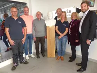 Einweihung des neuen Firmengebäudes (v. l.): Matthias Boida, Klaus Boida, Manfred Boida, Ulrich Boida, Barbara Arnheiter, Brigitte Lackner und Marius Reusch. (Foto: Rieger)